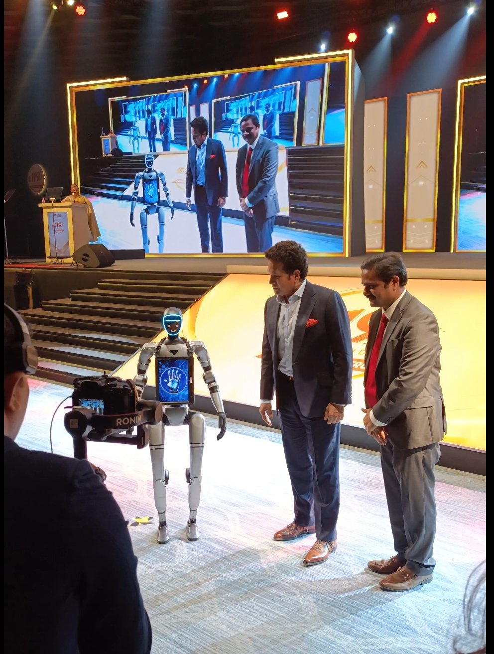 Sachin Tendulkar with Robot